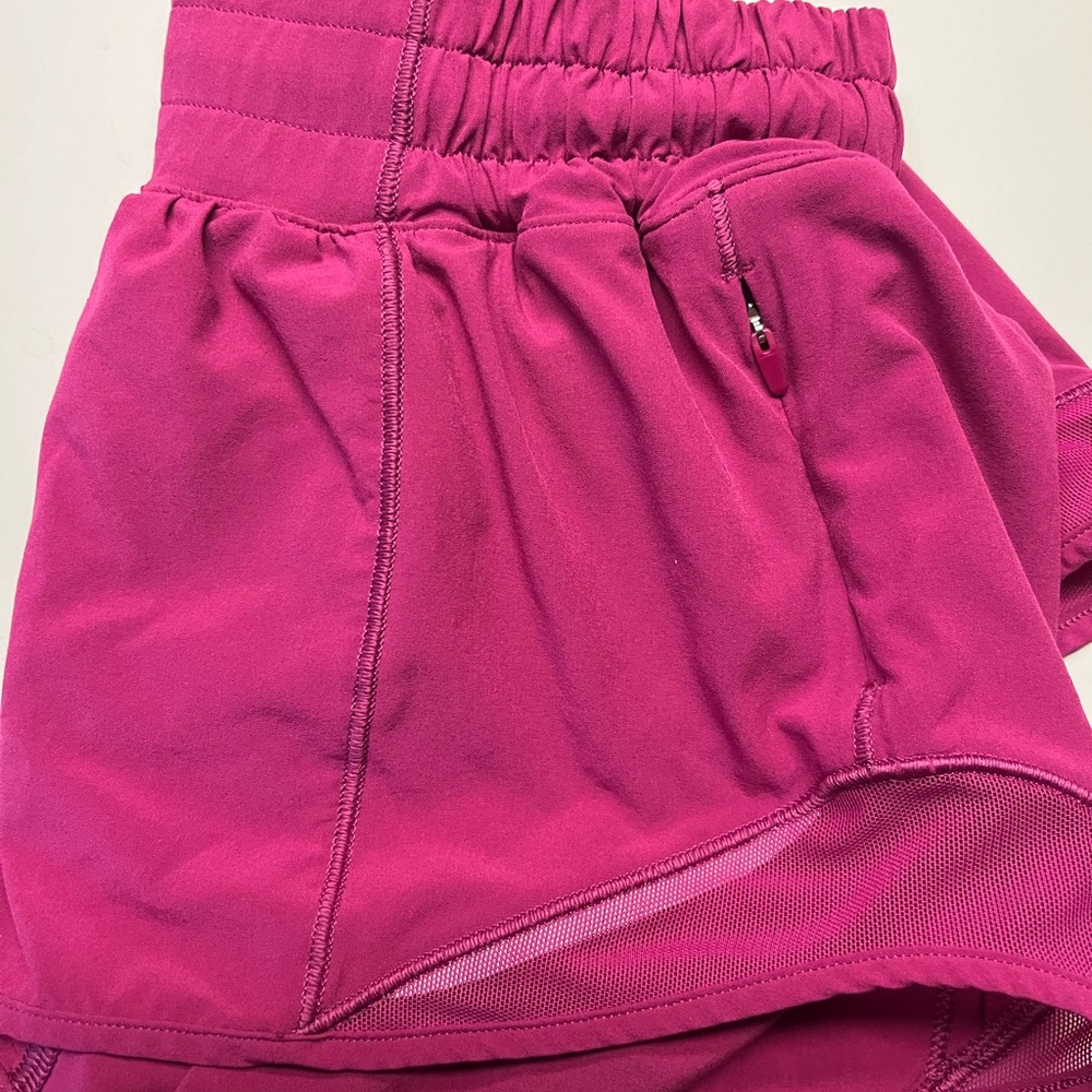 LULULEMON PINK MAGENTA HOTTY HOT SHORTS SIZE 2 2.5 INCH